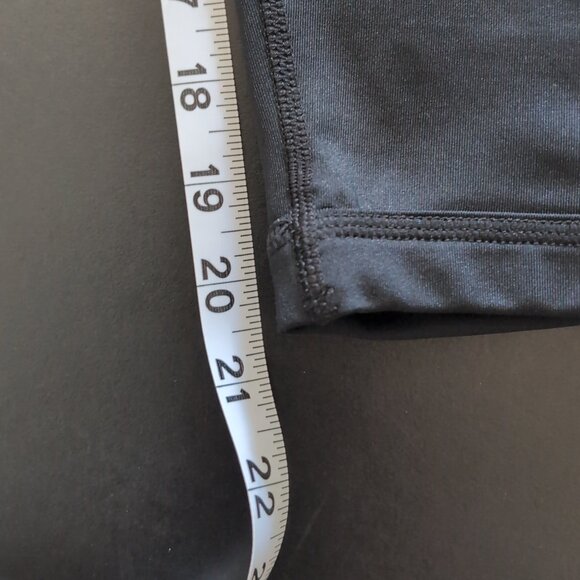 Size Large Z by Zella Capri Fitness Leggings with Back Calf Cut Outs Black - Picture 7 of 7